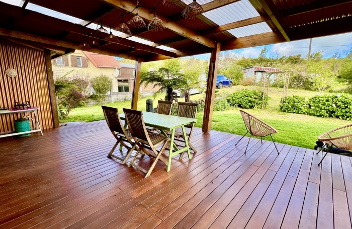 TAMPON 97430 - VILLA ATYPIQUE - BEAUX VOLUMES - VASTE PARCELLE - QUARTIER RÉSIDENTIEL