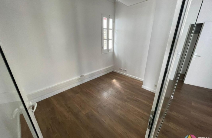 Location Bureaux 70m&sup2; 5 pi&#232;ces Saint Denis