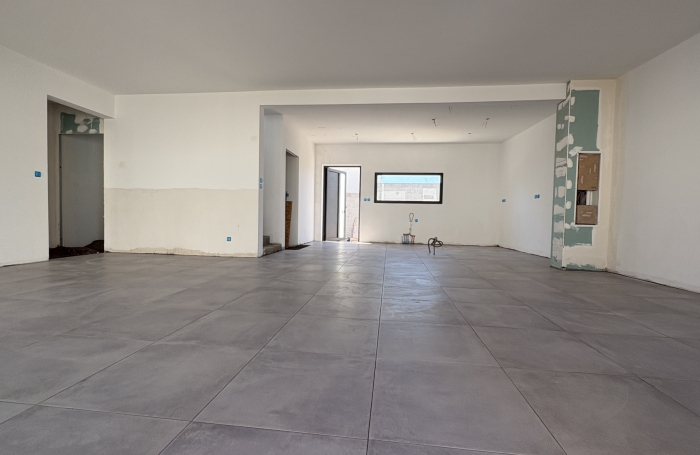 Maison neuve avec terrasse piscine 5 pièces à louer 1700 € par mois à Sainte-Suzanne