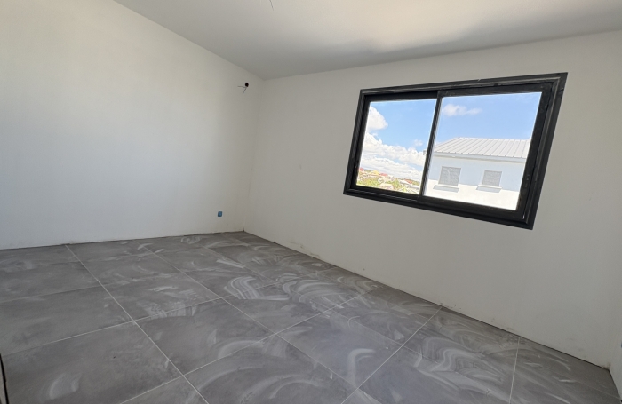 Maison neuve avec terrasse piscine 5 pièces à louer 1700 € par mois à Sainte-Suzanne