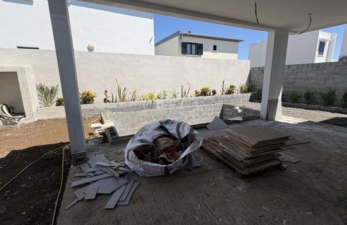 Maison neuve avec terrasse piscine 5 pièces à louer 1700 € par mois à Sainte-Suzanne