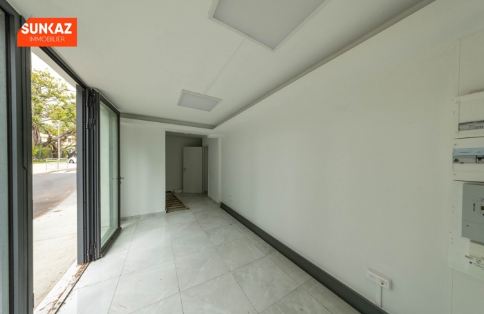 Vente Local commercial 18.56m² Saint-Pierre