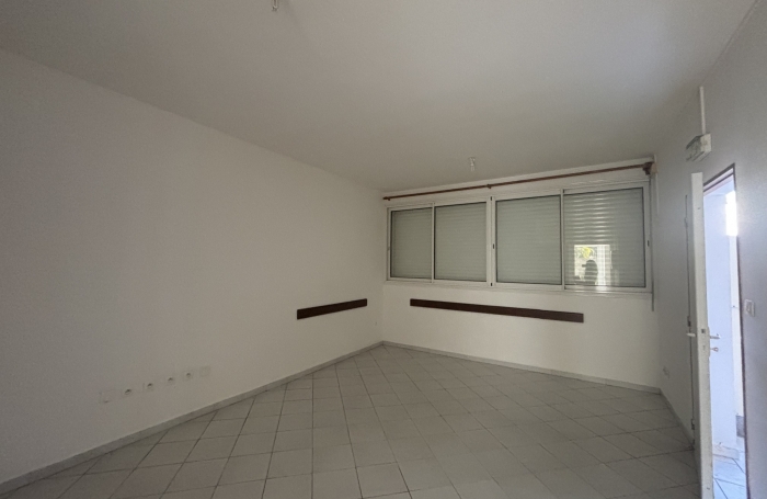 À LOUER - LOCAL PROFESSIONEL - TAMPON