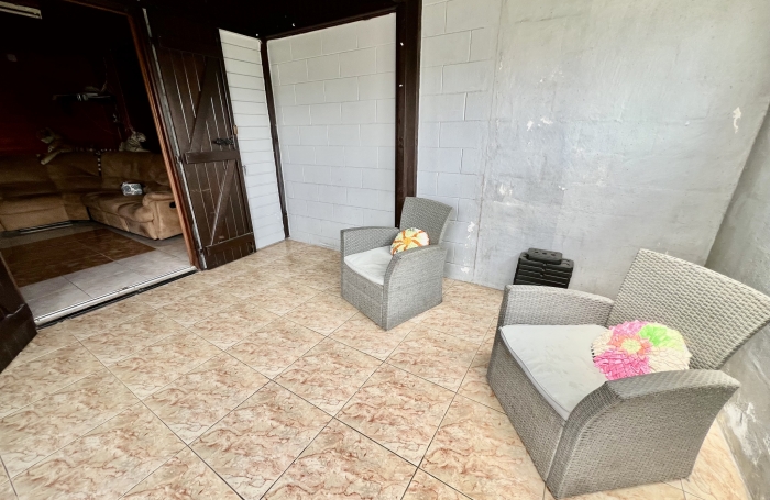 TAMPON 97430 - MAISON F4/5 À ÉTAGE - A RAFRAÎCHIR - QUARTIER VERDOYANT