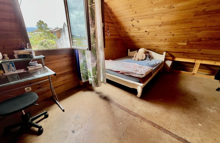 TAMPON 97430 - MAISON F4/5 À ÉTAGE - A RAFRAÎCHIR - QUARTIER VERDOYANT