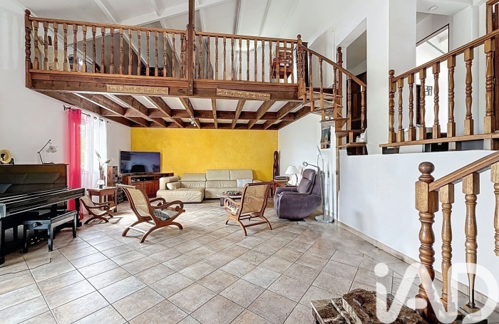 Vente Divers 185m&sup2; 5 pi&#232;ces Sainte Marie