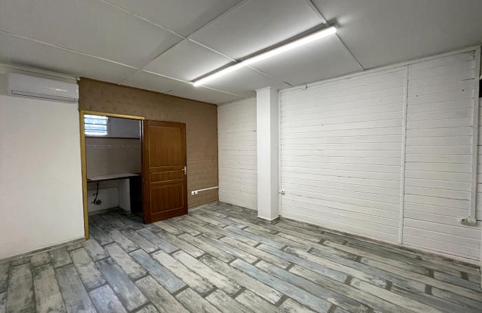 Location Local commercial 43m&sup2; 1 pi&egrave;ce Saint-Pierre