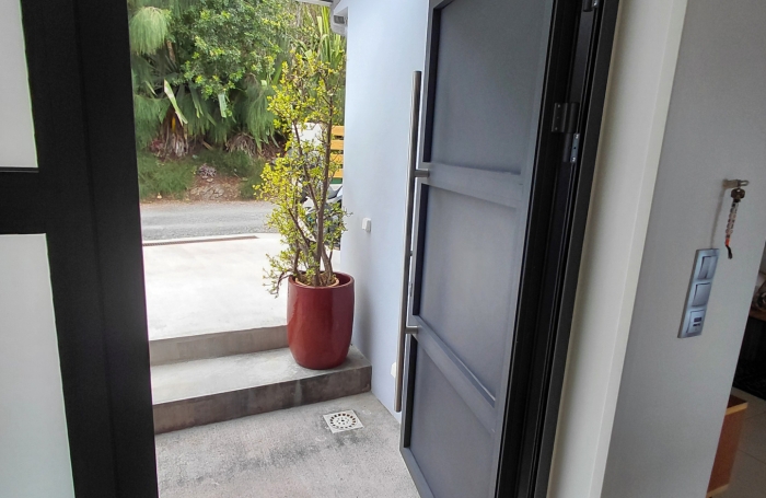 LA POSSESSION, MAGNIFIQUE VILLA  T5 BORD DE RAVINE