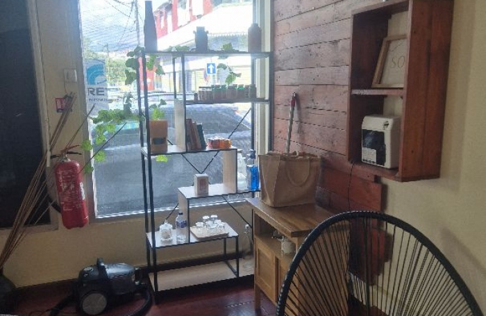 A LOUER - LOCAL de 60m2 -  CENTRE VILLE DE SAINT-PIERRE - Activités autorisées : commerce, bureau, service (Ho