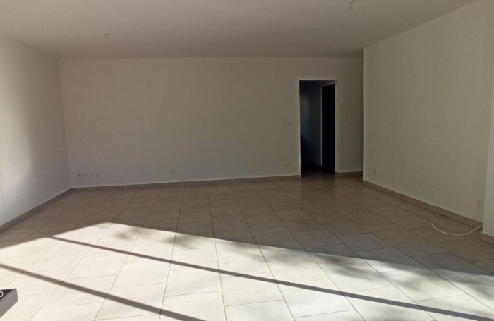 Location Maison 74m&sup2; 4 pi&#232;ces Ravine des Cabris