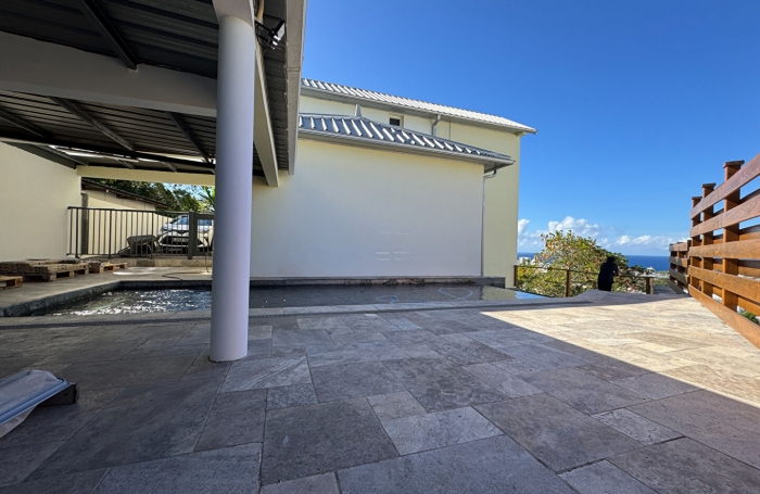 Location Maison 305.12m² 8 pièces Saint Denis