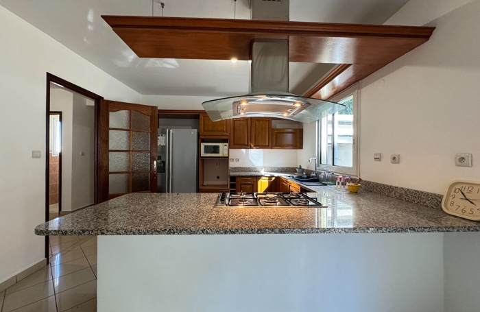 Location Maison 305.12m² 8 pièces Saint Denis