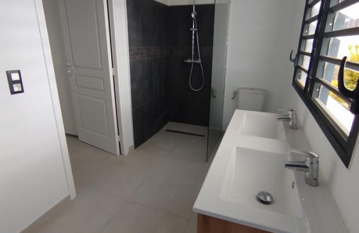 Location Appartement 94.6m&sup2; 4 pi&#232;ces Saint Gilles les Bains