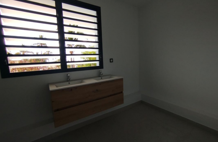 Location Appartement 94.6m&sup2; 4 pi&#232;ces Saint Gilles les Bains