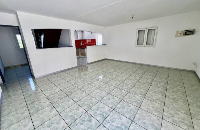 SAINT JOSEPH 97480 - VILLA &Agrave; &Eacute;TAGE - BEAUX VOLUMES - MAGNIFIQUE VUE MER - PROCHE ETABLISSEMENTS SCOLAIRE