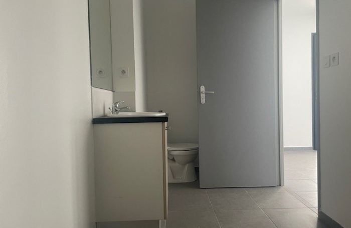 T2  PRESQUE NEUF  VUE MER GRANDE MONTEE  STE MARIE SOUMIS A CONDITIONS DE RESSOURCES