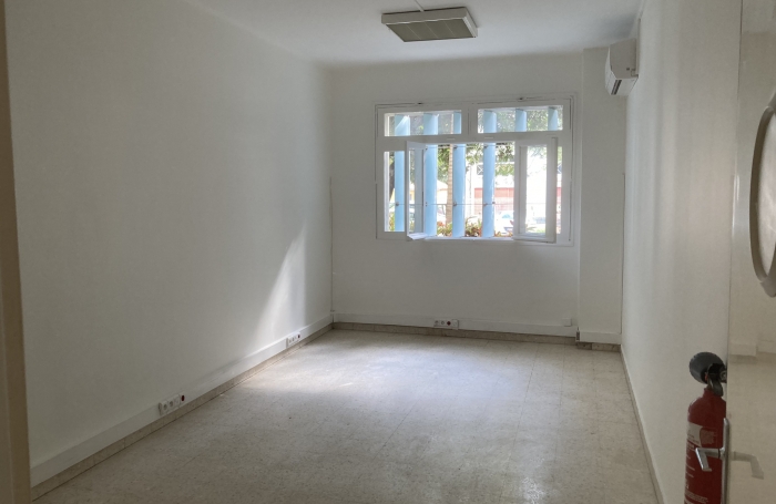 Location Local commercial 220m&sup2; Saint-Pierre