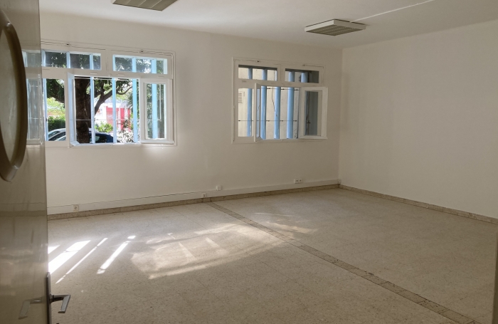 Location Local commercial 220m&sup2; Saint-Pierre