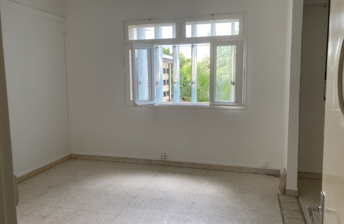 Location Local commercial 220m&sup2; Saint-Pierre