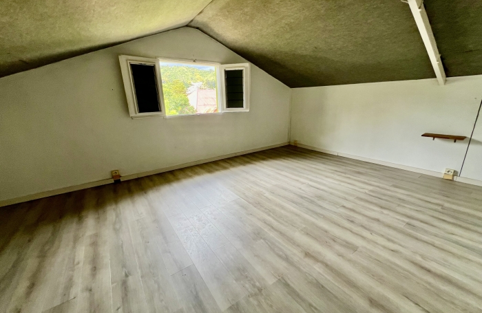 ENTRE DEUX 97414 - VILLA F6 DE PLAIN PIED - TERRAIN PLAT - SECTEUR PAISIBLE