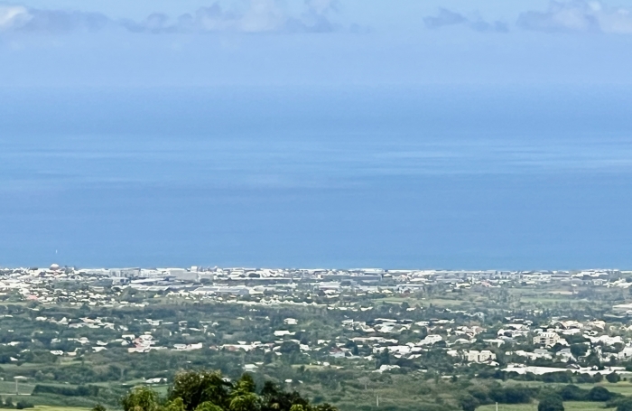 ENTRE DEUX 97414 - MAISON À ÉTAGE - BEAUX VOLUMES - PISCINE - BELLE VUE