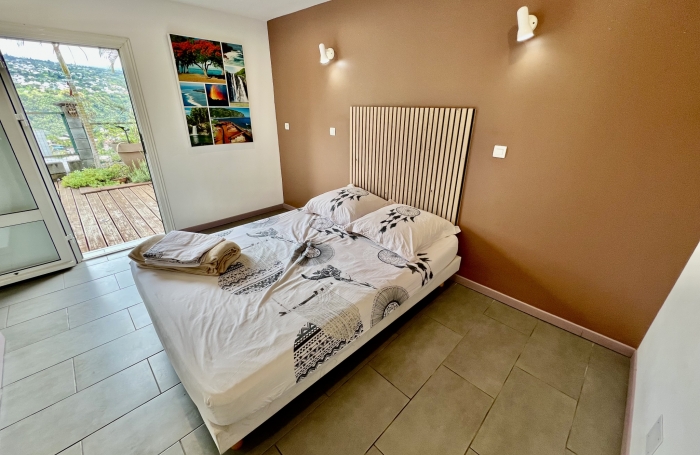 ENTRE DEUX 97414 - MAISON À ÉTAGE - BEAUX VOLUMES - PISCINE - BELLE VUE