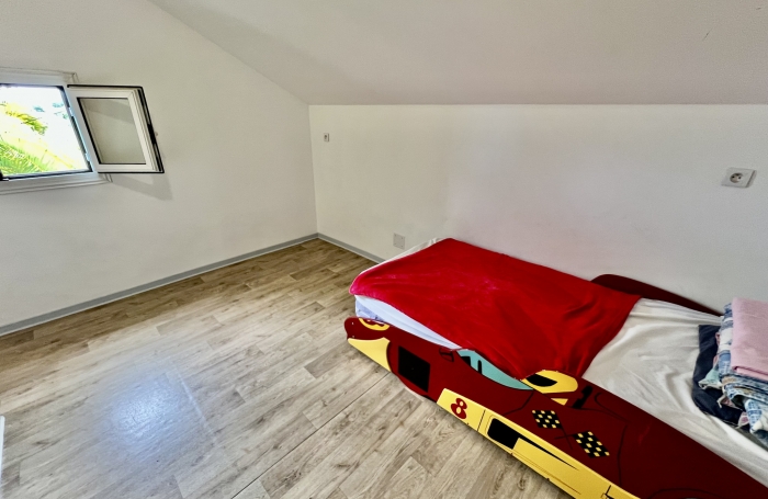 ENTRE DEUX 97414 - MAISON À ÉTAGE - BEAUX VOLUMES - PISCINE - BELLE VUE