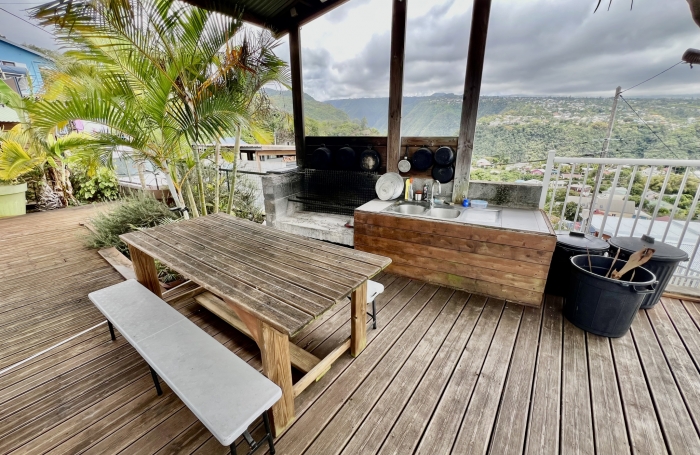 ENTRE DEUX 97414 - MAISON À ÉTAGE - BEAUX VOLUMES - PISCINE - BELLE VUE