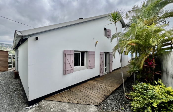 ENTRE DEUX 97414 - MAISON À ÉTAGE - BEAUX VOLUMES - PISCINE - BELLE VUE