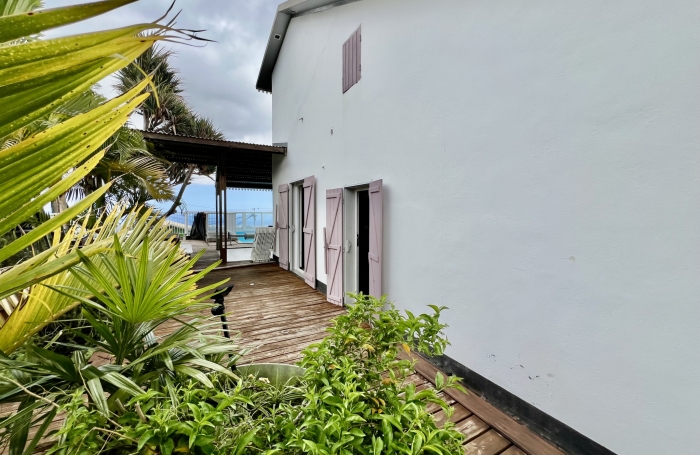 ENTRE DEUX 97414 - MAISON À ÉTAGE - BEAUX VOLUMES - PISCINE - BELLE VUE