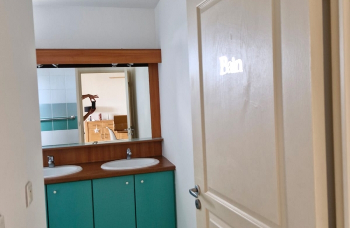 À Saint-Denis, appartement meublé  à louer pour famille avec enfant