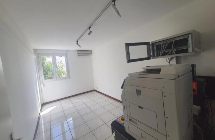 Location Bureaux 110m&sup2; 7 pi&#232;ces Saint Denis