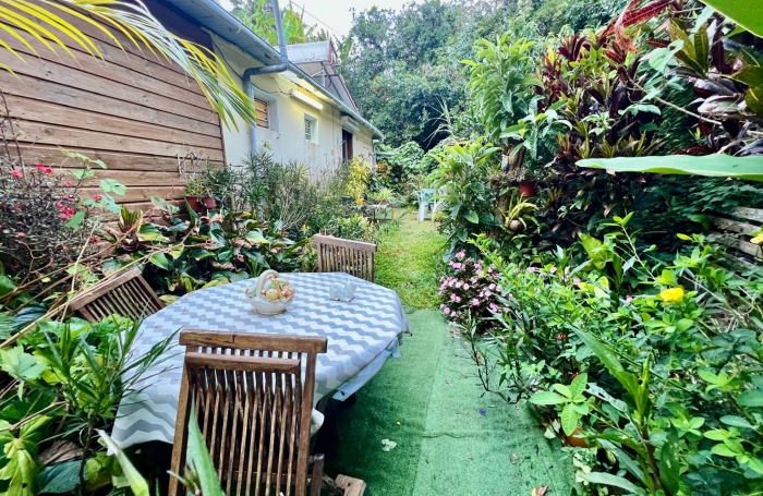 PETITE ILE 97429 - MAISON F5 LUMINEUSE - A ETAGE - VASTE TERRAIN - AU CALME