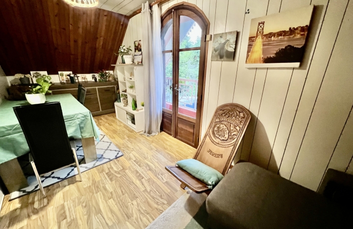 PETITE ILE 97429 - MAISON F5 LUMINEUSE - A ETAGE - VASTE TERRAIN - AU CALME