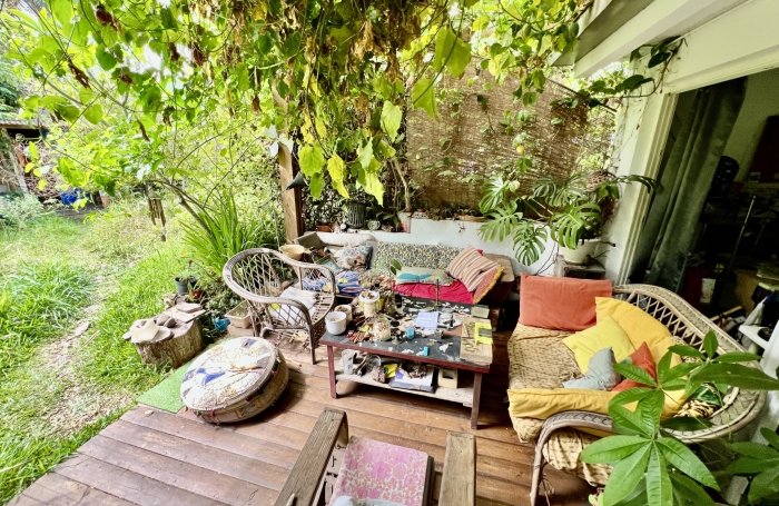 ENTRE DEUX 97414 - VILLA FONCTIONNELLE + BUNGALOW - VASTE TERRAIN ARBORE - CADRE VERDOYANT