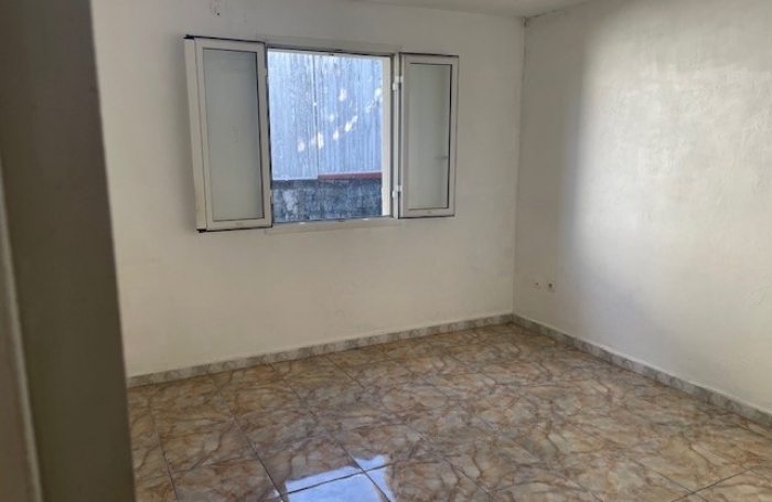 CASE CREOLE ST ANDRE AVENUE DE BOURBON PROCHE CENTRE VILLE