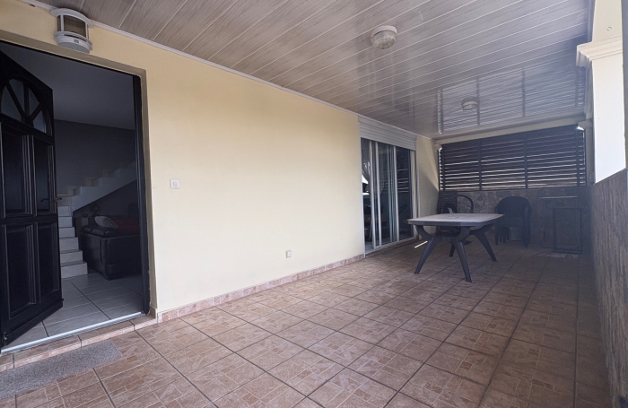 Maison avec terrasse &agrave; acheter &agrave; Sainte-Suzanne