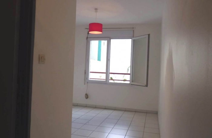 Petit studio lumineux - quartier Monthyon