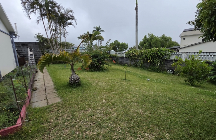 SAINT JOSEPH 97480 - MAISON ENTRETENUE - LUMINEUSE - PLAIN PIED - TERRAIN PLAT - PROCHE COMMODITES