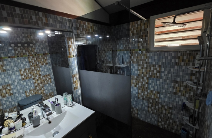 SAINT JOSEPH 97480 - MAISON ENTRETENUE - LUMINEUSE - PLAIN PIED - TERRAIN PLAT - PROCHE COMMODITES