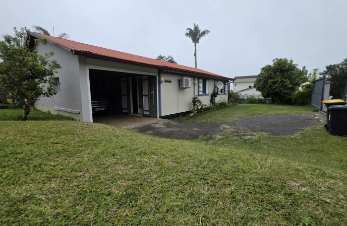 SAINT JOSEPH 97480 - MAISON ENTRETENUE - LUMINEUSE - PLAIN PIED - TERRAIN PLAT - PROCHE COMMODITES