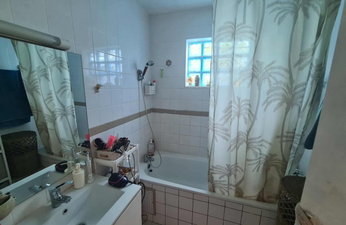 SAINT PHILIPPE 97442 - MAISON PARFAITEMENT ENTRETENUE - TERRASSE COUVERTE - QUARTIER FACILE D'ACCES