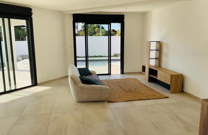 Vente Maison 122m&sup2; 5 pièces Saint Gilles les Bains