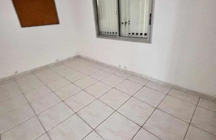 Location Bureaux 90m&sup2; 5 pièces Saint-Beno&icirc;t