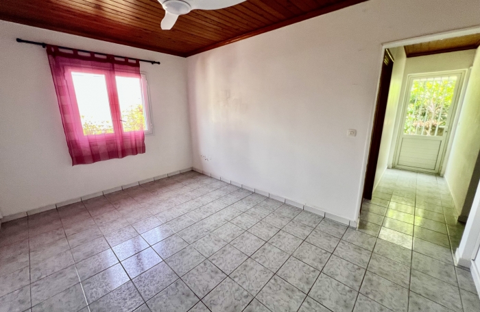 PETITE ILE 97429 - VILLA DE PLAIN PIED - HABITABLE DE SUITE - GARAGE - FACILE D'ACCES