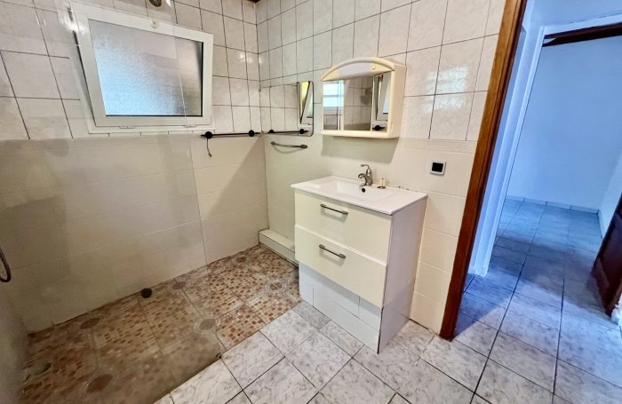 PETITE ILE 97429 - VILLA DE PLAIN PIED - HABITABLE DE SUITE - GARAGE - FACILE D'ACCES