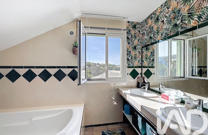 Vente Divers 202m&sup2; 6 pièces Le Tampon