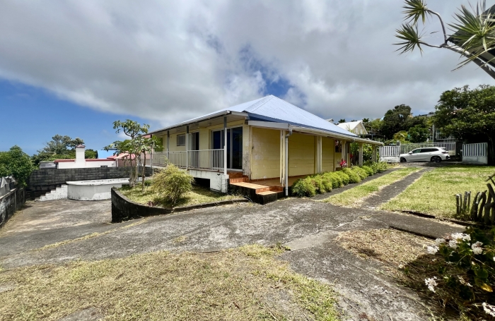 PETITE ILE 97429 - VILLA F4 EN PARFAIT ETAT - BEAUX VOLUMES - QUARTIER PRISE - FACILE D'ACCES