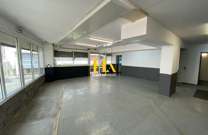 Location Local commercial 127m&sup2; 3 pi&egrave;ces Saint-Pierre