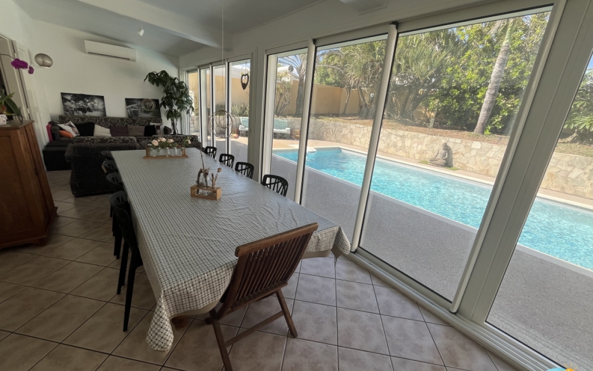 Villa meubl&eacute;e de standing &agrave; Saint-Pierre (Terre Sainte)